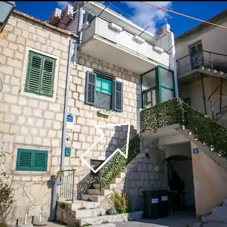 Apartment Pearl 1 Jesenice (Split-Dalmatia)